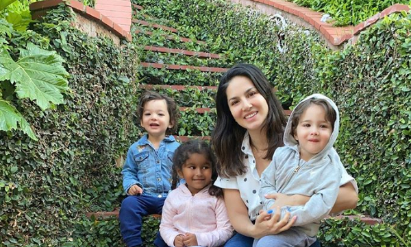 Sunny Leone Fli To US With Kids Amid Lockdown